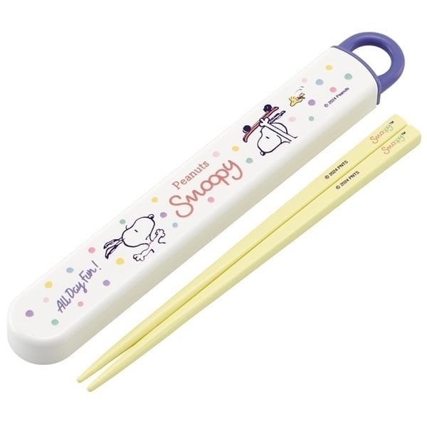 指で簡単に引き出せるスライド式のケース付き