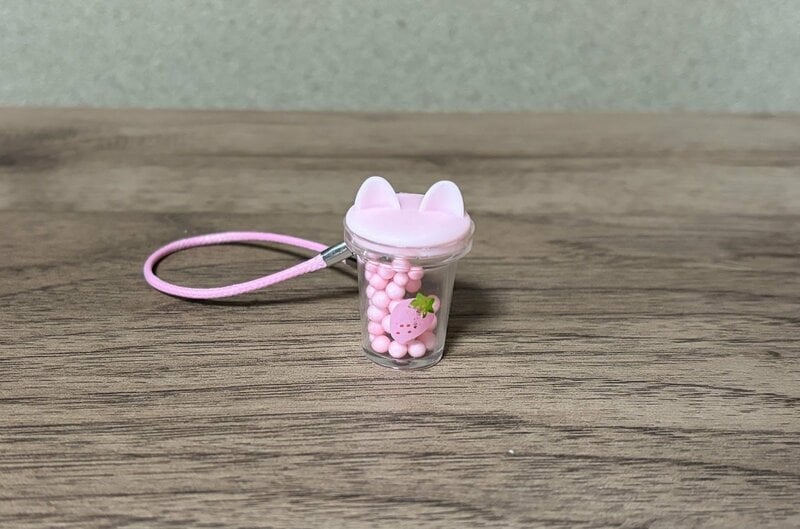 筆者撮影(セリア、ぬい用 肩掛け哺乳瓶・ぬい用 肩掛けドリンクホルダー)