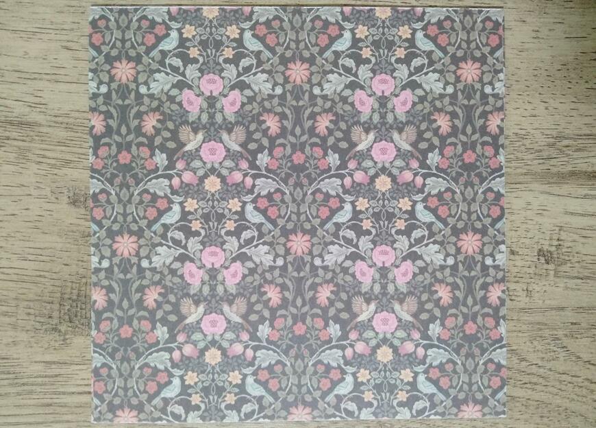 筆者撮影（セリア、デザインペーパー 36P ヴィンテージフラワー）