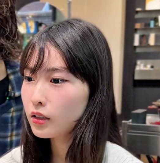 【プロ技炸裂】ブリーチ履歴のある髪の女性→「酸性ストレート」でナチュラルなツヤ感が美しいサラサラヘアにイメチェン大成功！