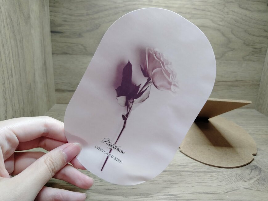 筆者撮影（セリア、フォトフレーム ポストカードサイズ オーバル）