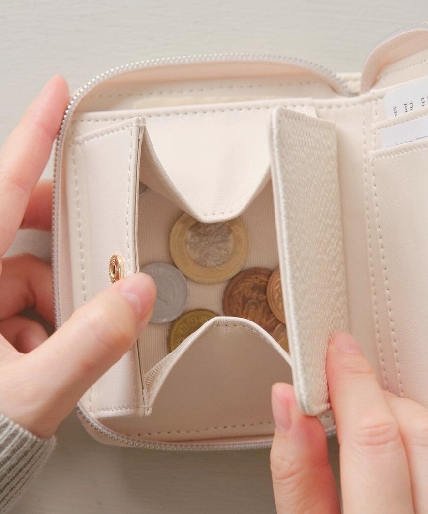 出所：アフタヌーンティー公式　ミニ財布/蛇窪神社