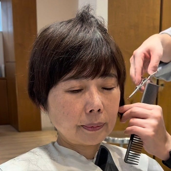 「思った以上にくせ毛がでて」くせ毛が気になる大人女性　お任せカットで人気の「ミセスショート」へスタイルチェンジ