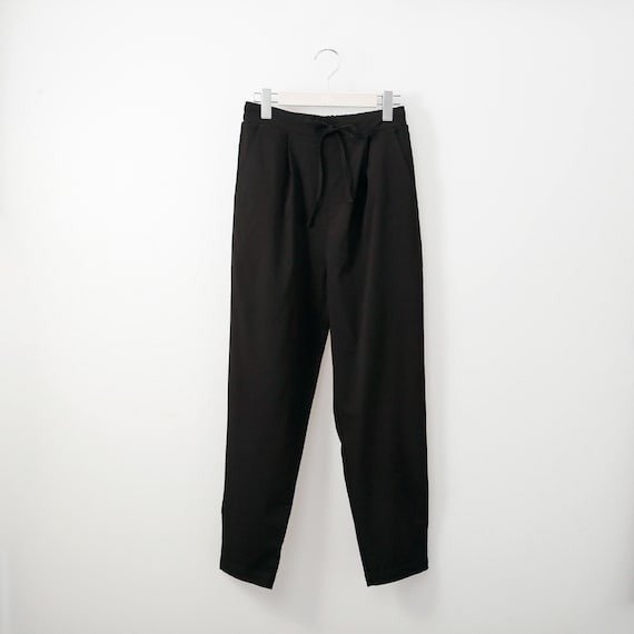 出所：株式会社ニトリホールディングス　接触冷感すっきりイージーパンツ