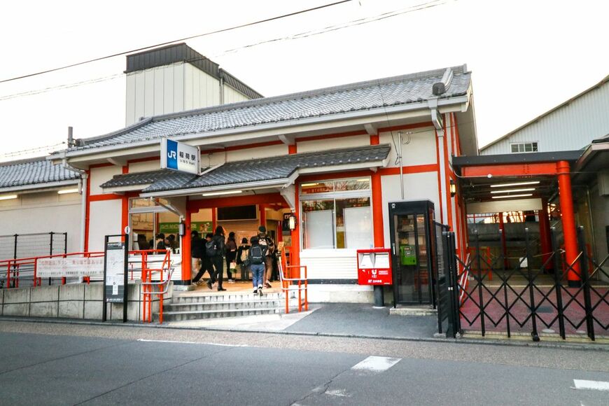 京都府の駅で見つけた不思議な案内表示　左から読むと意味不明な文章になる光景に「昭和初期か？」