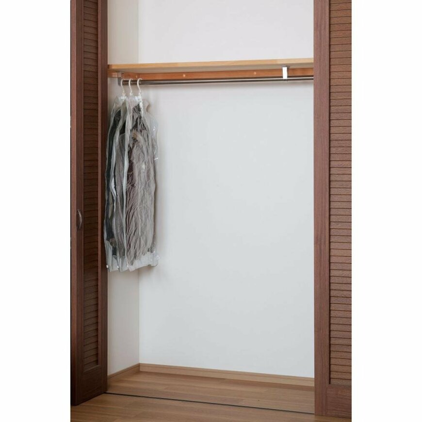 出所:株式会社コメリ 吊るせる衣類圧縮袋