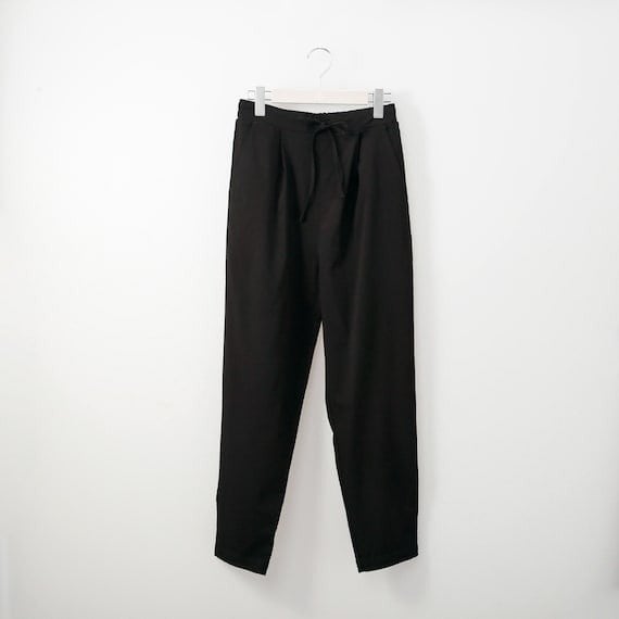 出所：株式会社ニトリホールディングス　接触冷感すっきりイージーパンツ