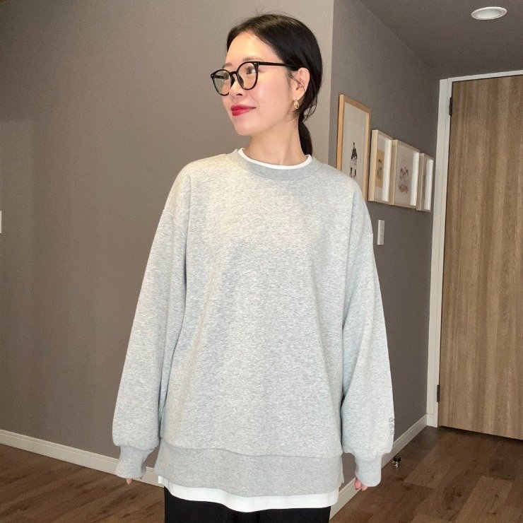 しまむら公式　レディース　オーバーサイズ袖刺繍プルオーバー（ammy）の画像