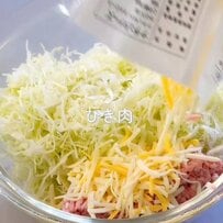「普通のメンチカツより好きかも！」高校生の娘が大喜びしたキャベツ爆盛りの【チーズメンチカツ弁当】が簡単で美味しそうと話題