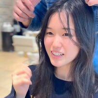 【衝撃】面長とくせ毛に悩む女性が髪を切った結果→「めっちゃいい！」と本人驚きの大変身！