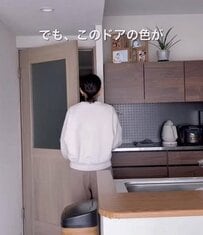 【DIY術】築25年の中古マンションのリビングドアにペンキを6度塗りし、ブルックリン風にアレンジ。手間をかけて空間の印象を変え、日々の暮らしに馴染む部屋づくりの工夫