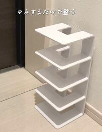 「アイデアすごすぎ！」うまく収納できない〈水筒・フライパン・子どもの靴や洋服〉→ダイソーの〈ブックエンド〉でスッキリ収納！