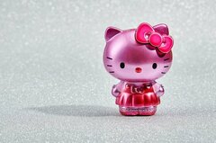 「キティ×メゾンスペシャルが神」宝島社GLOW合併号1780円「予約1位2位独占のピンク保冷バッグ」2冊買いする人も