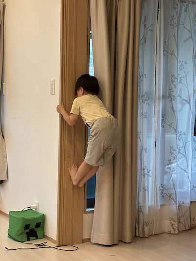 男児が見せたモノマネ