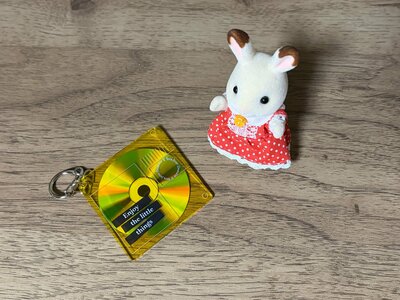 セリア、MA-2450 レトロディスク風アクリルキーホルダー商品画像