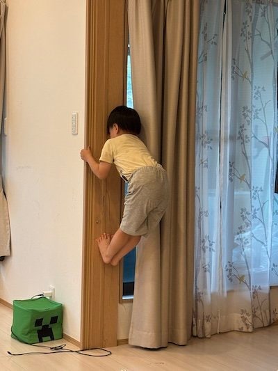 男児が見せたモノマネ