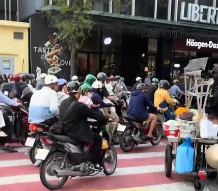 ベトナムで道路横断する時は命がけ？現地で学んだ3つのコツに「強気で横断せなあかんねん」と共感