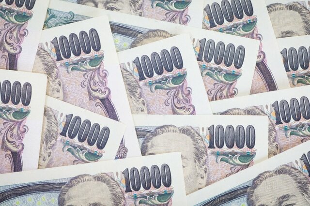 【富裕層】日本に「富裕層＋超富裕層」は何％いるのか？《年代別》単身世帯・二人以上世帯「平均貯蓄額・中央値」はいくら？