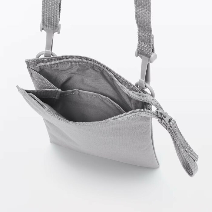 内装には仕切りが設けられているため整理整頓もらくらく