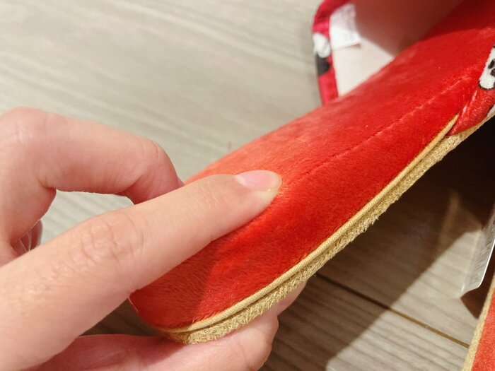 しっかりと厚みがあるヒール部分