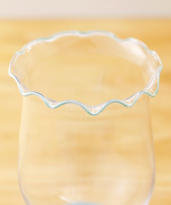 ナミナミデザインと爽やかなカラーリングがお洒落なグラス