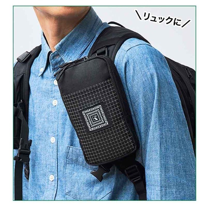 背面には面ファスナ-式のベルトを搭載