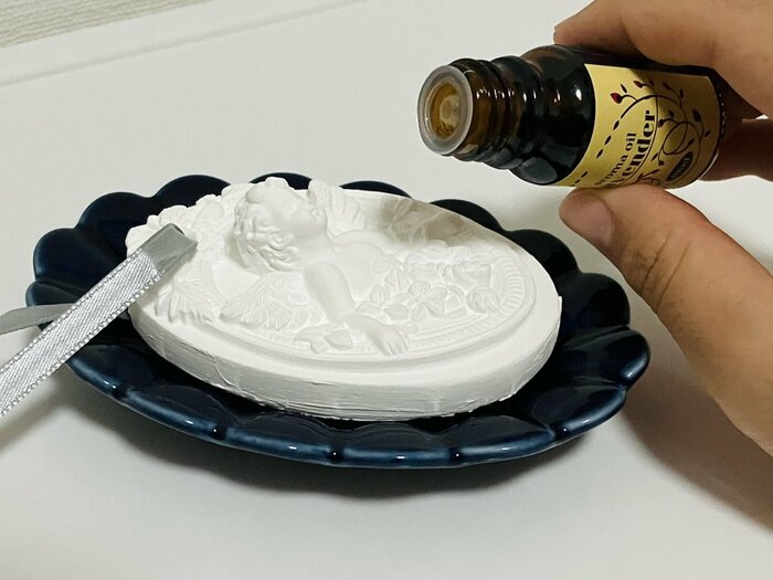 高級感のあるアロマストーンから、さわやかなラベンダーの香りが。