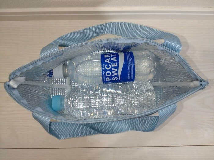 ペットボトルを横倒しでいれたところ