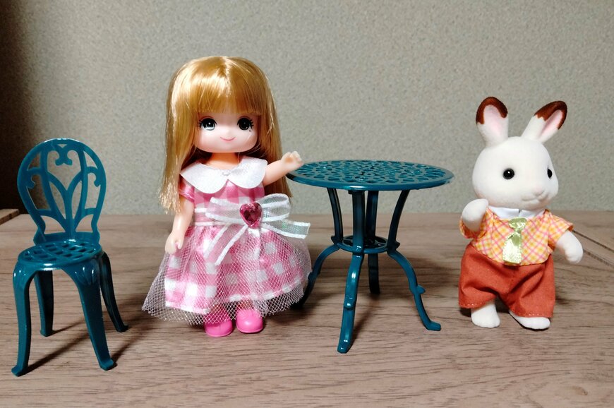 筆者撮影（キャンドゥ、ガーデンチェア・ガーデンテーブル）