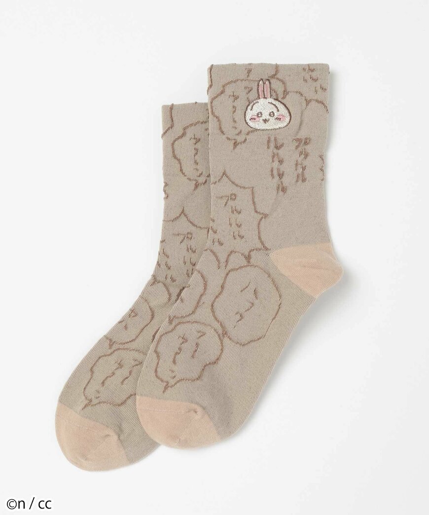 出所:ハニーズ公式 ちいかわ/刺繍ソックス