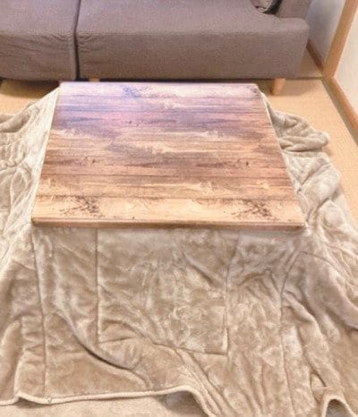 【こたつDIY】リメイクシートを貼っただけのこたつ天板→カフェ板を使って重厚感のある〈美しい天板〉に作り替える！