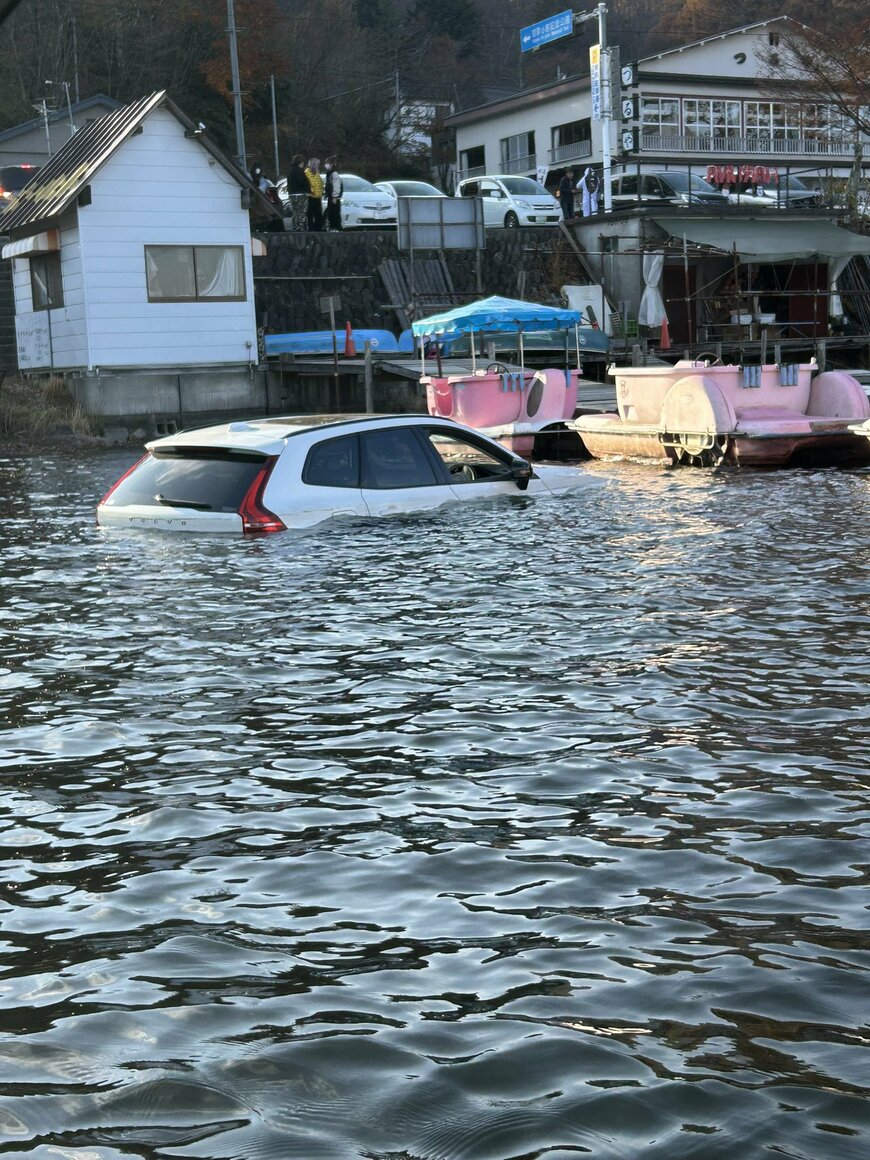 ボルボを見に来た観光客も続々