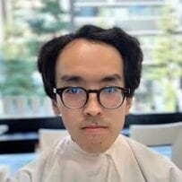 「高校の頃のあだ名は妖怪」髪のクセが強すぎる男性がプロの技で大胆イメチェン！「自信が持てた」と大満足