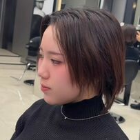 女性がカットでショートウルフにイメチェン！一気に印象が変わる今っぽいシルエットに変身