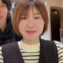 「めっちゃスッキリ！」女性がカット＆カラーで大変身！オレンジ味を抑えた<オリーブベージュカラー>で透明感のある仕上がりに