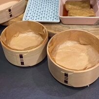 【ほっこりあったか】具沢山な〈うどん弁当〉が豪華と話題！おしゃれに詰めた〈おいなりさん〉も美味しそう！