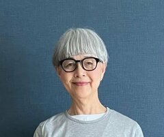 【70代マダム】無印良品「ギンガムチェックブラウス」を着こなす！可愛い爽やかコーデに「たまりません」の声