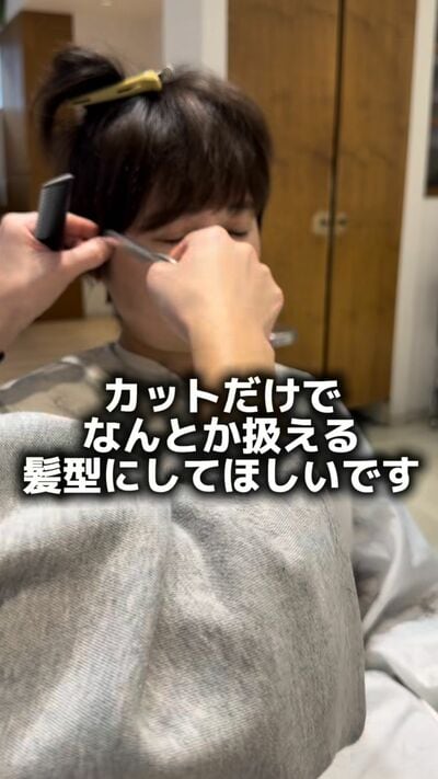 女性の髪のくせを考慮しながらカット