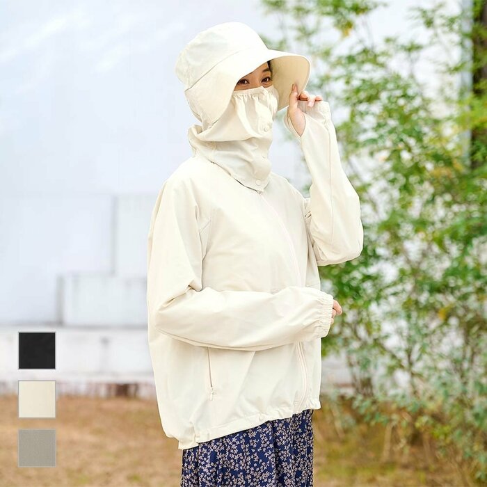 目元以外を広範囲に覆うことができるフェイスガードが一体