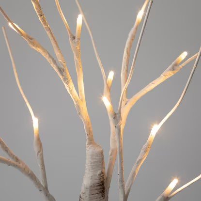 電池式でコードがないため、棚やテーブルにすっきりと設置できる