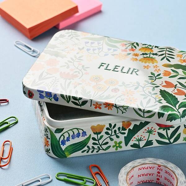 メロン風味とオレンジ風味のキャンディが詰まっています