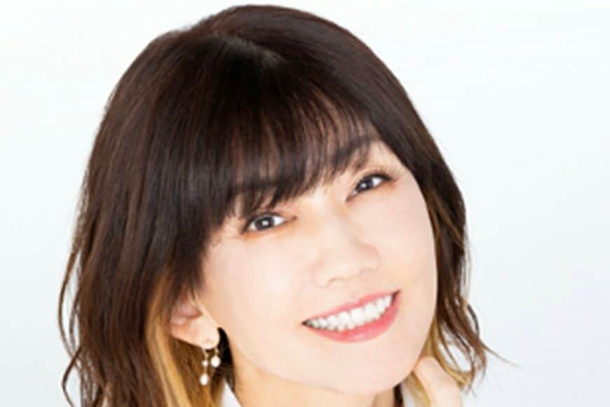 【松本伊代のガーデニング】ダリアの寄せ植えから本格的な畑作業まで！花柄ハット×デニム姿で土に触れる、お手本にしたい充実お庭時間