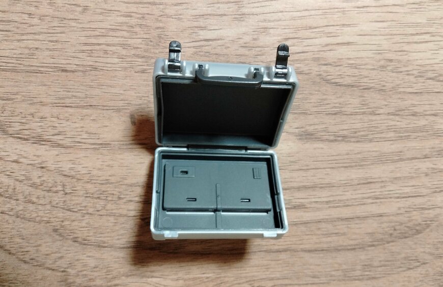 筆者撮影（セリア、ミニチュア アタッシュケース）