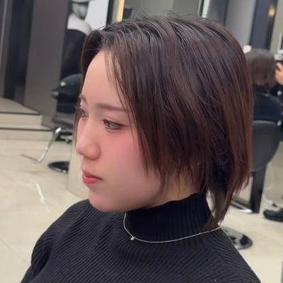 女性がカットでショートウルフにイメチェン！一気に印象が変わる今っぽいシルエットに変身