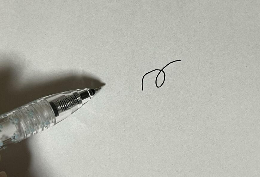 筆者撮影（セリア、ネコの手ゲルインクボールペン）