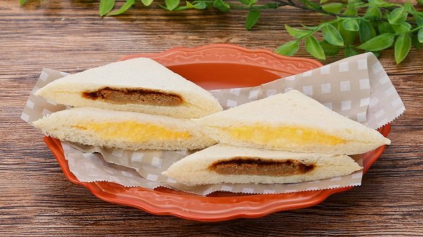 ローソンストア100の新商品:ランチパック ハンバーグとたまご