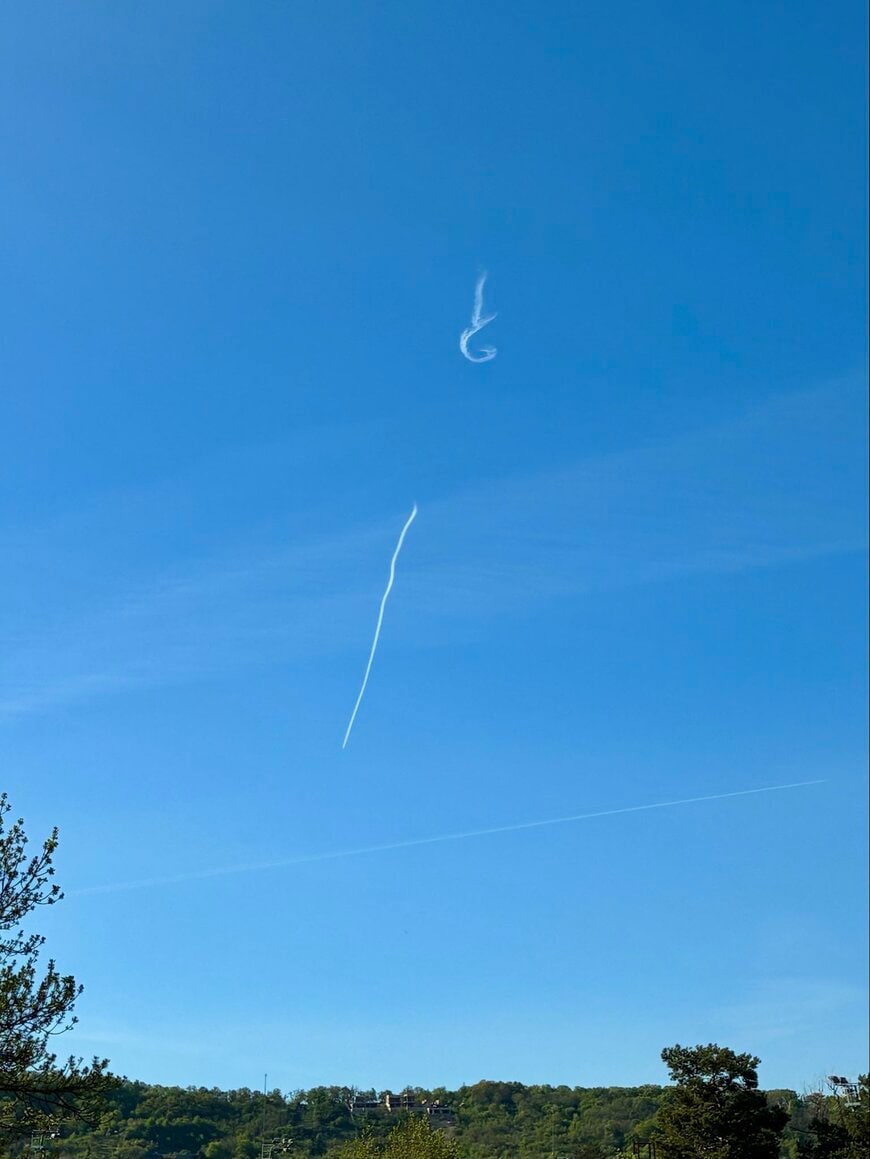 青空に「と～」の文字！