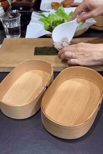 「ボリュームがすごい！」色とりどりの具材があふれそうな【3種の海苔巻き弁当】が話題！
