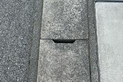 側溝にスマホを落とした…　絶望的な状況からの「救出劇」に驚きの声