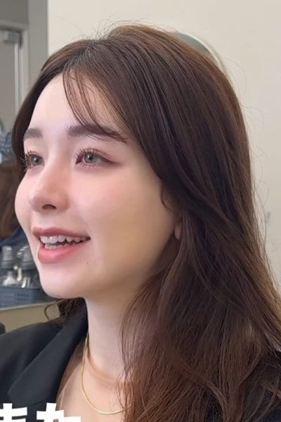 髪色を暗くしたいと希望しています